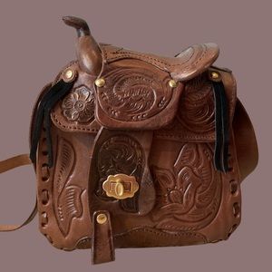 Saddle purse. Never used. Made in 🇲🇽